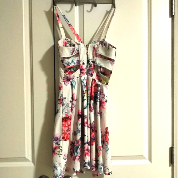 ✨SALE: 2 for 50% off!✨ XS Flower Print Summer Dress - Picture 3 of 5